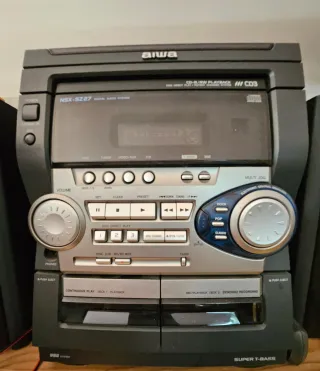 Equipo musical Aiwa NSX-SZ27 con altavoces Sony