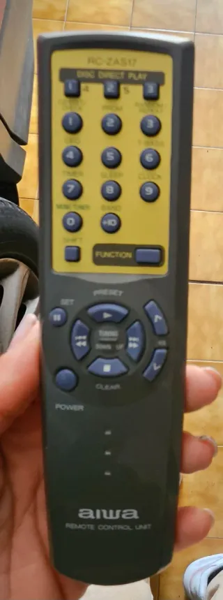 Equipo musical Aiwa NSX-SZ27 con altavoces Sony