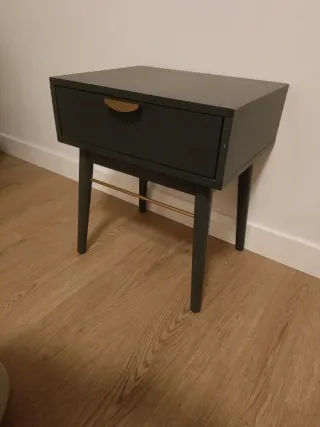 Mesita de noche azul petroleo con detalles dorados