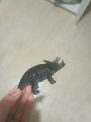 Dinosaurio Triceratops Juguete Negro