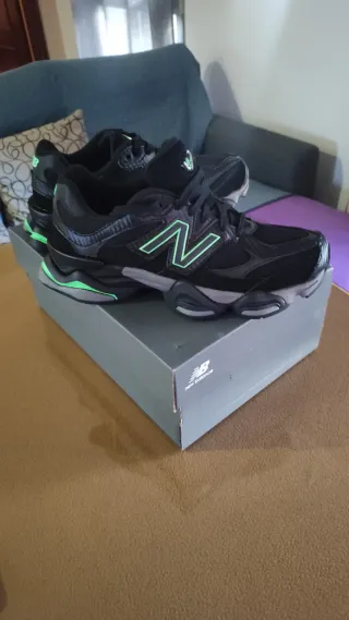 Zapatilla New Balance 9060 Negra y Verde