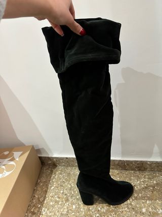 Botas altas verdes de terciopelo