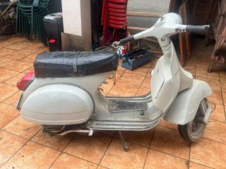 Vespa Scooter GS200 Gris/Blanco