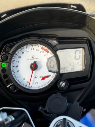 Suzuki GSX650 F Azul y Blanca