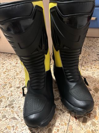 Botas de Moto Negras y Amarillas