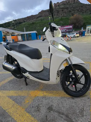 Honda SH 300 Scooter
