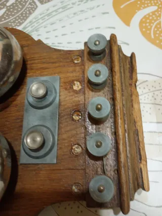 Teléfono antiguo de pared madera