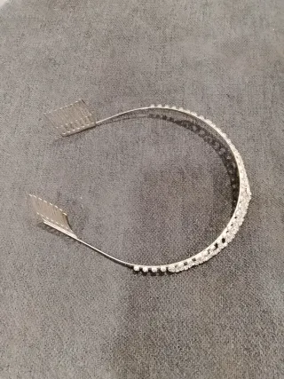 Tiara de novia plateada con brillantes – elegante