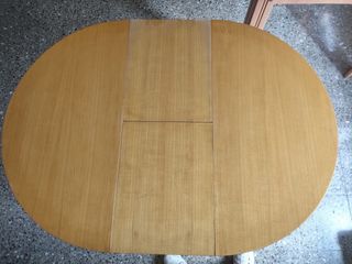 2 mesas de madera redondas