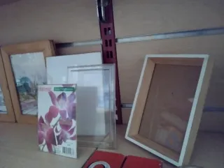 Foto di Marcos, vaso, piatti decorativi, candele..