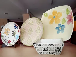 Foto di Marcos, vaso, piatti decorativi, candele..