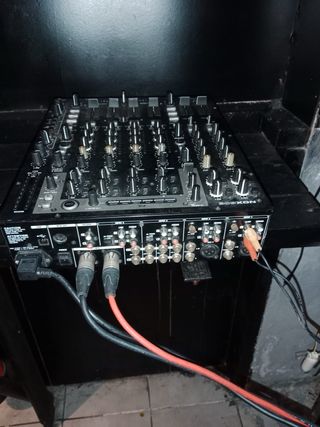 Mezclador DJ Behringer Negro