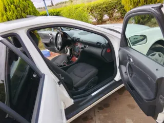 Mercedes-Benz c220 2003