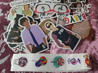 Set 200 Criminal Minds stickers e bollini mix