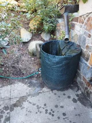 Depósito con grifo aprox 100lt