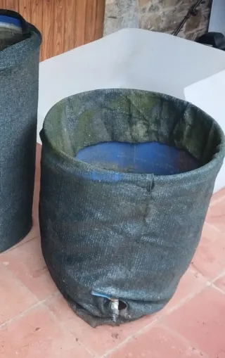 Depósito con grifo aprox 100lt