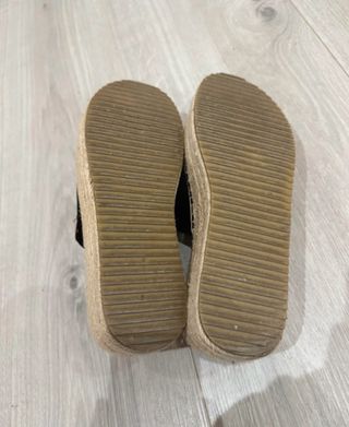 Sandalias esparto Refresh negras y beige