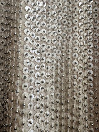 Vestido de fiesta beige y dorado