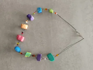 Conjunto collar y pendientes largos multicolor