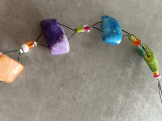 Conjunto collar y pendientes largos multicolor