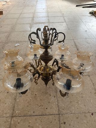 Lámpara de araña de latón con 6 tulipas