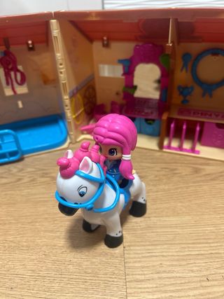 Juguete Pin y Pon establo con caballo