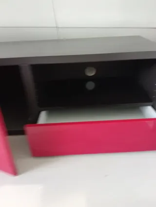 Mueble TV con cajón rojo y negro