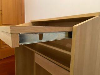 Mesa de ordenador de madera clara