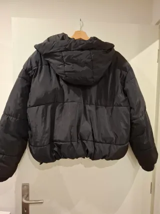 Blusão preto Stradivarius com capuz