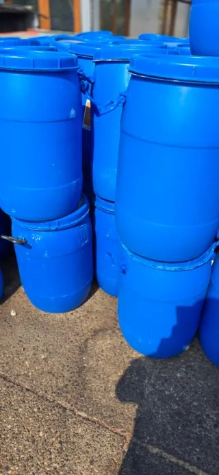 Bidones azules 60L