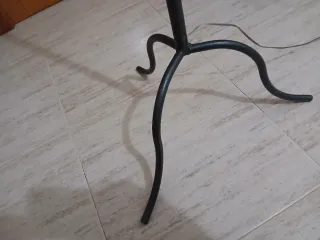 Lámpara vintage de madera y metal