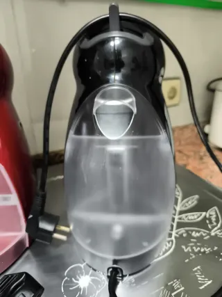 Cafetera Dolce Gusto Piccolo Roja y Negra