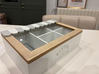 Caja de té de madera y cristal