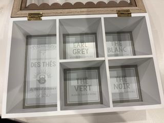 Caja de té de madera y cristal