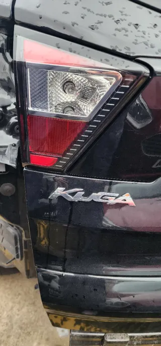 Piloto trasero Kuga lado izquierdo  de porton