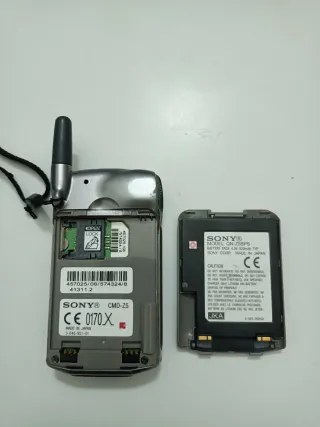 Sony CMD-Z5 Telefono Cellulare no test