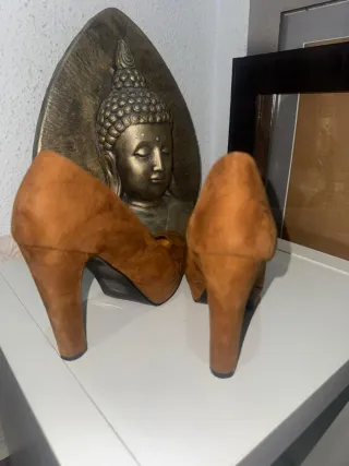 Zapatos de tacón marrones talla 37