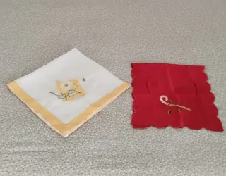 Set runner natalizio e centrotavola ricamato