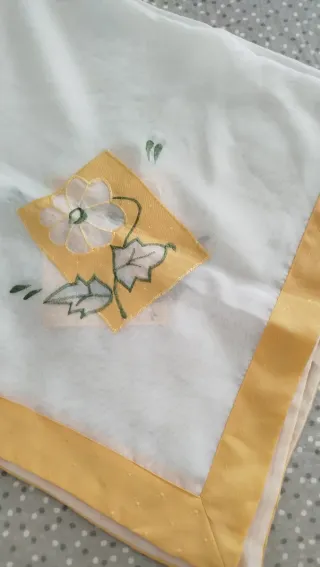 Set runner natalizio e centrotavola ricamato