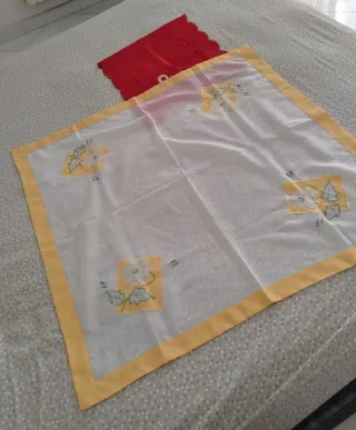 Set runner natalizio e centrotavola ricamato