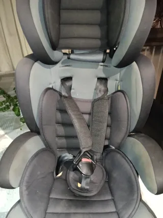 Silla de coche Vivitta gris y negra