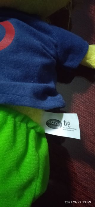 Muñeco pelucho original de la marca BIZAK