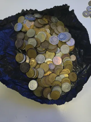 Lote 25 monedas 10, 5 pst y J.C.