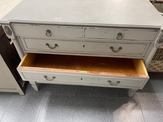 Cómoda antigua madera y metal