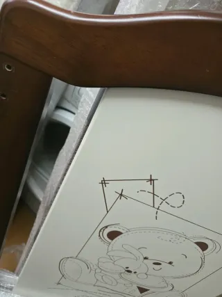 Cuna de madera con osito