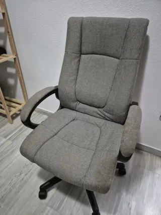 Silla de oficina ergonómica gris