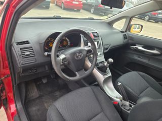 Toyota Auris 2011