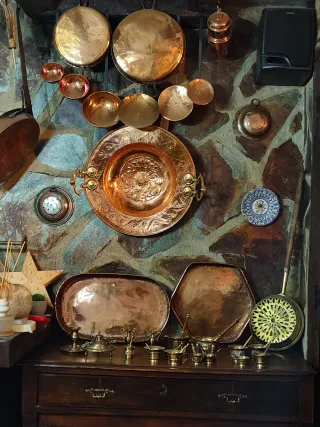 Almireces y piezas de latón antiguas