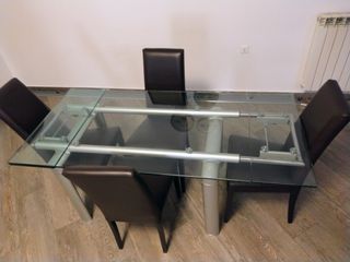 Tavolo da pranzo in vetro e metallo