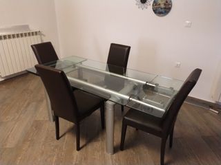 Tavolo da pranzo in vetro e metallo